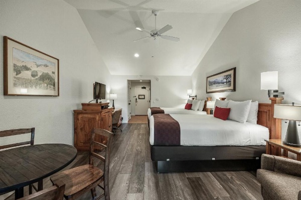 El Pueblo Inn image 61